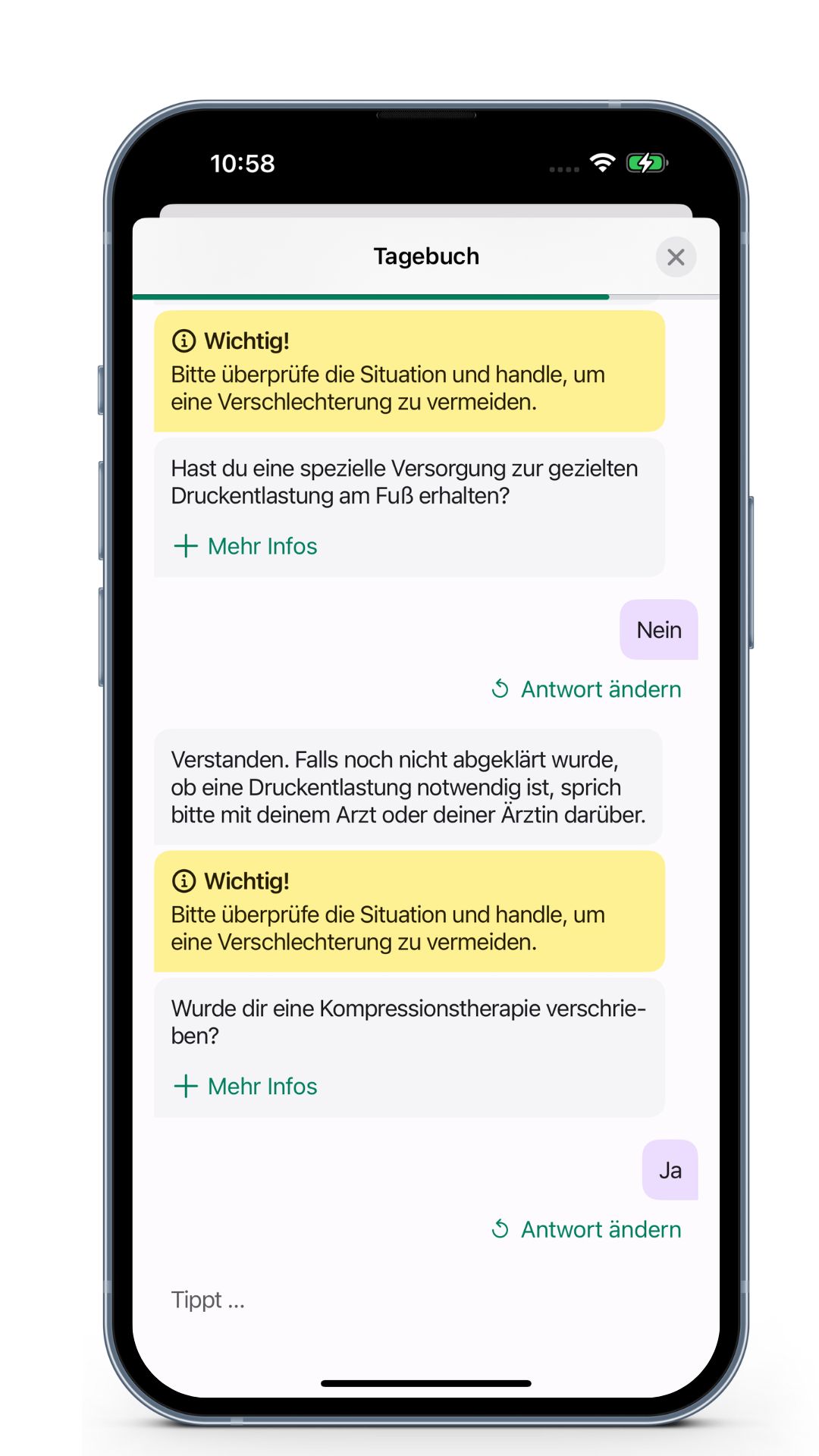 Ein Smartphone-Bildschirm zeigt ein Tagebuch-Interface mit Warnhinweisen und Fragen zur Druckentlastung am Fuß sowie zur Kompressionstherapie.